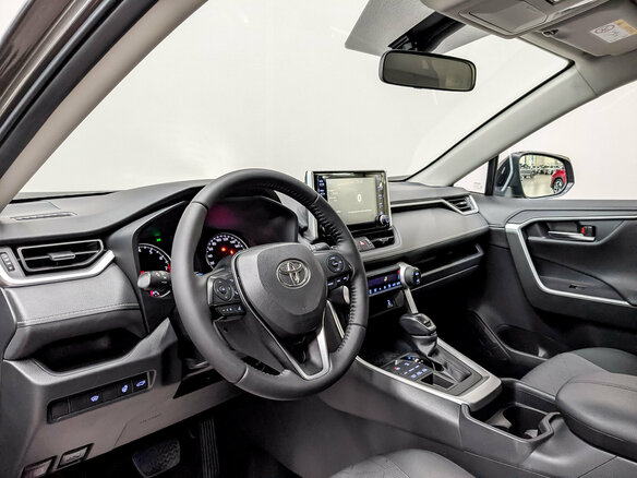 2020 Toyota RAV4 V (XA50), коричневый, 2955000 рублей - вид 16