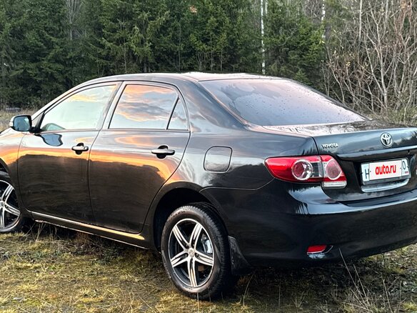 2011 Toyota Corolla X (E140, E150) Рестайлинг, чёрный, 750000 рублей - вид 3