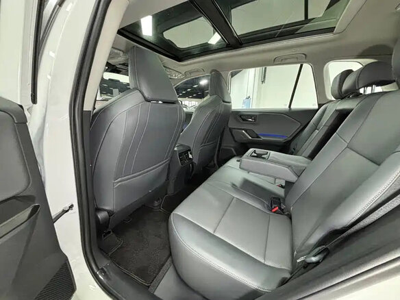 2025 Toyota RAV4 VI (XA60), белый, 4150000 рублей - вид 17