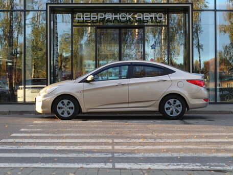 2014 Hyundai Solaris I, бежевый, 845000 рублей, вид 2