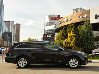 2022 Kia Ceed III Рестайлинг, чёрный, 1848000 рублей, вид 3