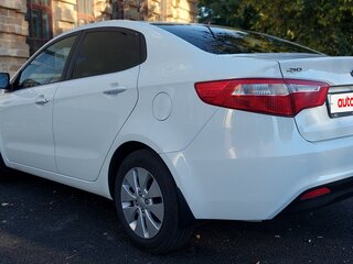 2012 Kia Rio 5-speed III, белый, 915000 рублей, вид 5