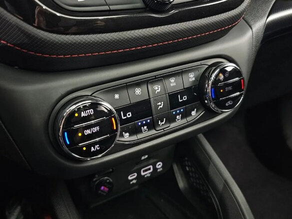 2022 Chevrolet TrailBlazer III, чёрный, 1930000 рублей - вид 10