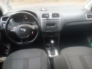 2016 Volkswagen Polo V Рестайлинг, серебристый, 930000 рублей, вид 5