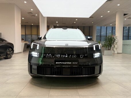 Lynk & Co 900