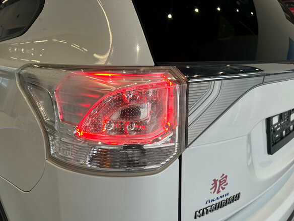 2014 Mitsubishi Outlander III Рестайлинг, белый, 1570000 рублей - вид 32