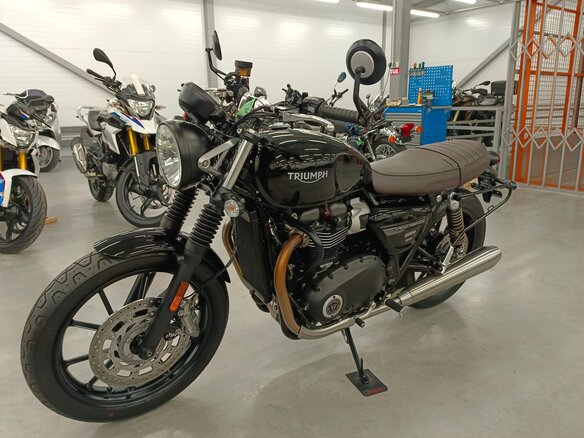 2023 Triumph Speed Twin, чёрный, 960000 рублей - вид 4
