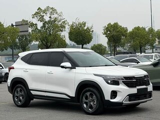 2023 Kia Seltos I Рестайлинг, белый, 1450401 рублей, вид 3