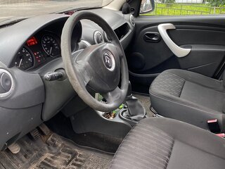 2013 Renault Logan I Рестайлинг, серебристый, 200000 рублей, вид 2