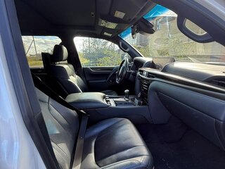 2018 Lexus LX 570 III Рестайлинг 2, белый, 8890000 рублей, вид 4