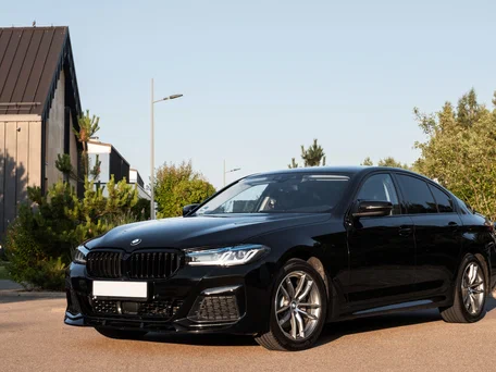 2019 BMW 5 серии 518d VII (G30/G31/G38), чёрный, 2470000 рублей, вид 3