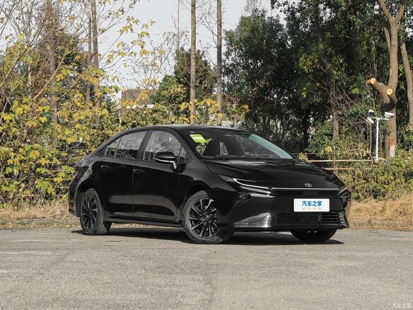 2023 Toyota Corolla XII (E210), белый, 1850000 рублей - вид 2