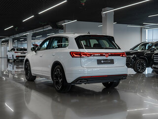 2026 Volkswagen Touareg III Рестайлинг, белый, 11750000 рублей, вид 4