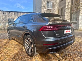 2020 Audi Q8 50 TDI I (4M), серый, 6900000 рублей, вид 4