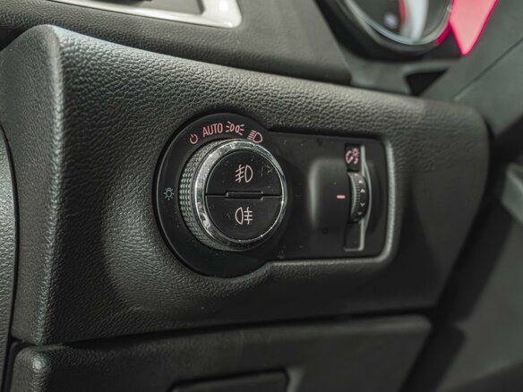 2013 Opel Astra GTC J Рестайлинг, красный - вид 15