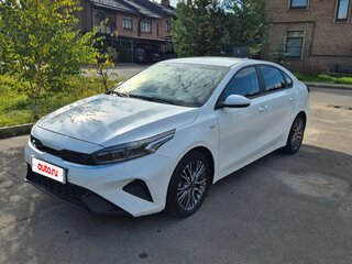 2022 Kia K3 II Рестайлинг, белый, 2390000 рублей, вид 3