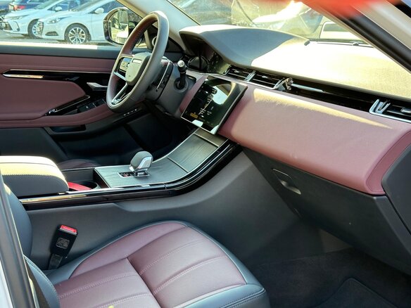 2025 Land Rover Range Rover Evoque L II Рестайлинг, белый, 6490000 рублей - вид 17