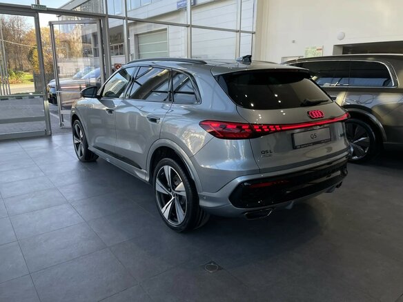 2026 Audi Q5 L III (GU), серебристый, 7000000 рублей - вид 5