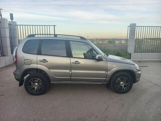 2013 Chevrolet Niva I Рестайлинг, серый, 395000 рублей, вид 4