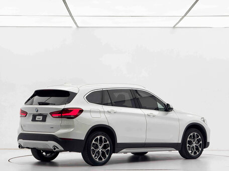 2022 BMW X1 Long 20Li sDrive II (F48) Рестайлинг, белый, 1810000 рублей, вид 2