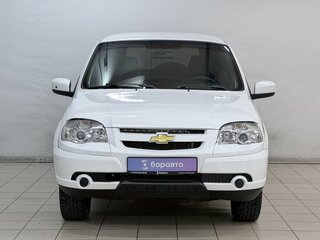2018 Chevrolet Niva I Рестайлинг, белый, 650000 рублей, вид 3