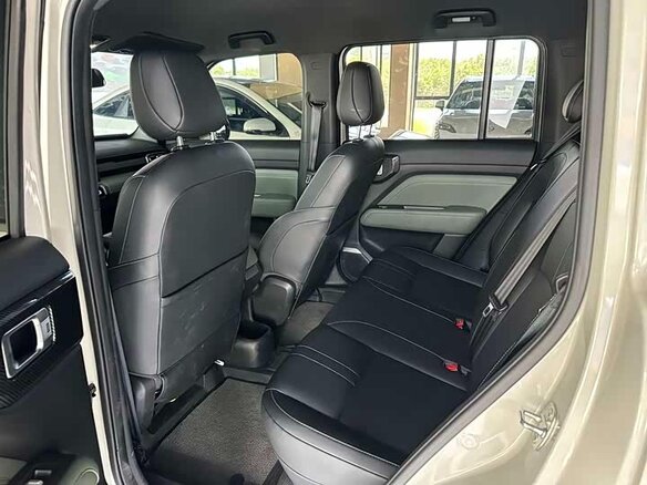 2025 Baojun Yep Plus, бежевый - вид 12