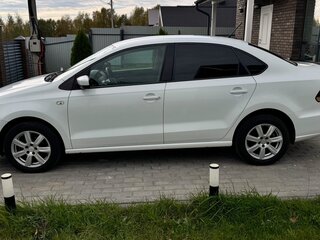 2015 Volkswagen Polo V Рестайлинг, белый, 1200000 рублей, вид 4