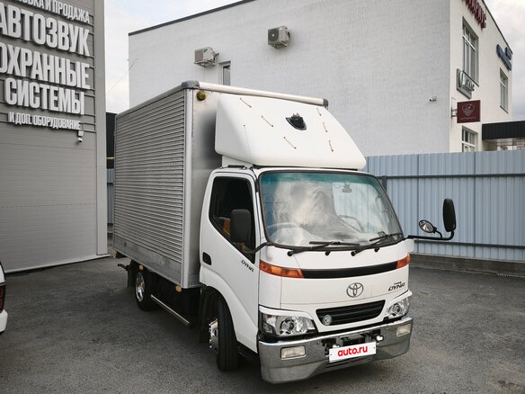 2000 Toyota Dyna, белый, 1300000 рублей - вид 2