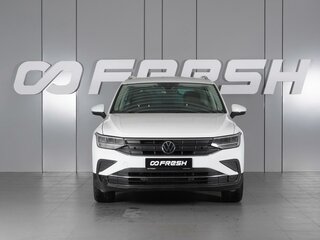 2021 Volkswagen Tiguan II Рестайлинг, белый, 2469000 рублей, вид 3