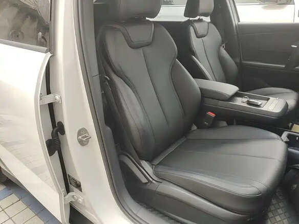 2025 BYD E7 57.6 kWh, белый, 1999111 рублей - вид 24