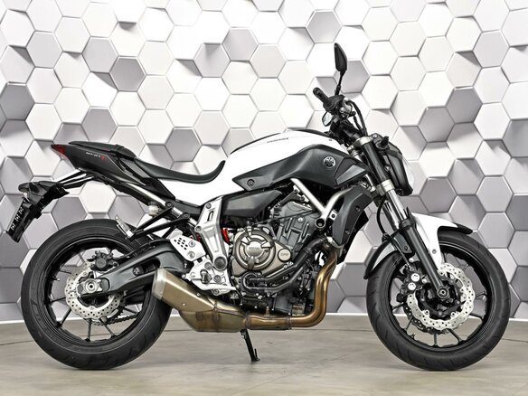 2014 Yamaha MT-07 (FZ-07), белый, 725000 рублей - вид 2