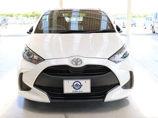 2023 Toyota Yaris IV, белый, 750000 рублей, вид 2