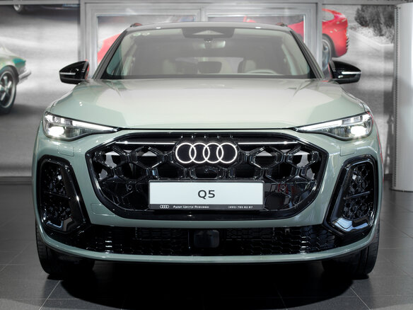 2026 Audi Q5 L III (GU), чёрный, 6850000 рублей - вид 2