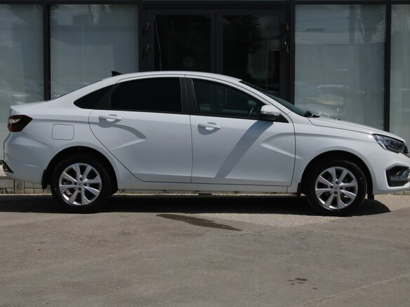 2024 Lada (ВАЗ) Vesta I Рестайлинг (NG), белый, 1392000 рублей - вид 3