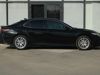 2018 Toyota Camry VII (XV50) Рестайлинг 2, чёрный, 2400000 рублей, вид 4