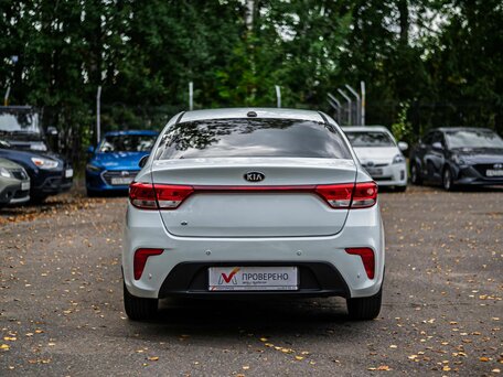 2017 Kia Rio IV, белый, 610000 рублей, вид 4