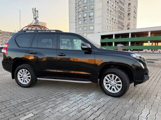 2015 Toyota Land Cruiser Prado 5-speed 150 Series Рестайлинг 1, чёрный, 4447000 рублей, вид 5