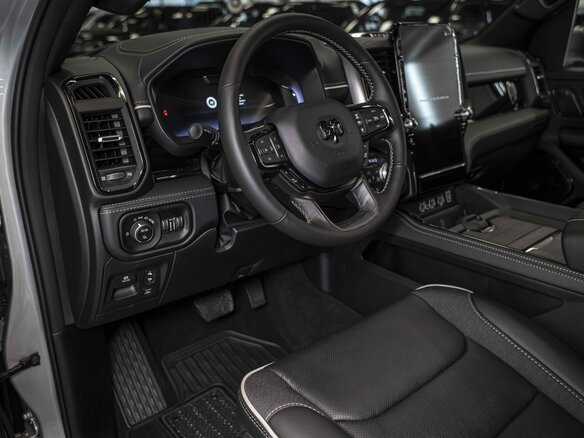 2026 Ram 1500 Crew Cab V Рестайлинг, серебристый, 9490000 рублей - вид 12
