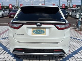 2018 Toyota Harrier III (XU60) Рестайлинг, белый, 2390000 рублей, вид 4