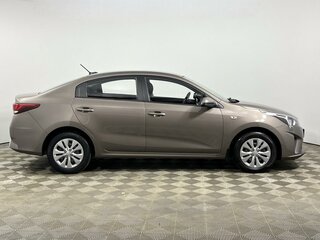 2021 Kia Rio IV Рестайлинг, серый, 1675000 рублей, вид 5