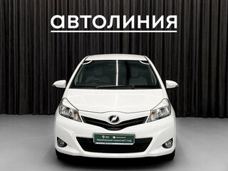 2012 Toyota Vitz III (XP130), белый, 679000 рублей, вид 1