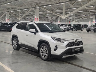 2020 Toyota RAV4 V (XA50), белый, 3700000 рублей, вид 3