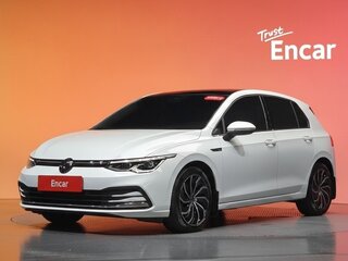 2022 Volkswagen Golf VIII, белый, 1765000 рублей, вид 1