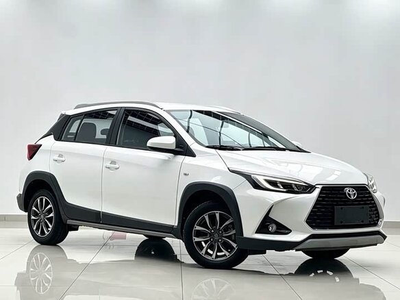 2022 Toyota Yaris L X XP150 Рестайлинг, белый, 1420000 рублей - вид 2