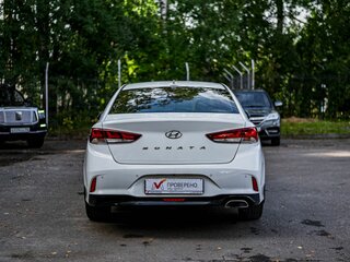 2018 Hyundai Sonata VII (LF) Рестайлинг, белый, 1525000 рублей, вид 4