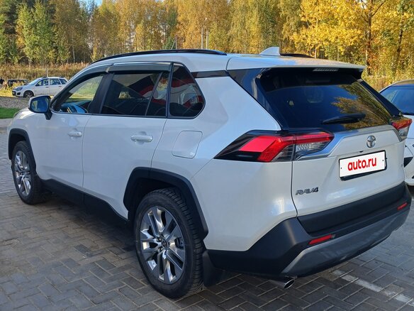 2021 Toyota RAV4 V (XA50), белый - вид 5