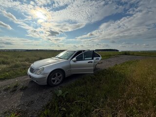 2000 Mercedes-Benz C-Класс 180 II (W203), серебристый, 480000 рублей, вид 4