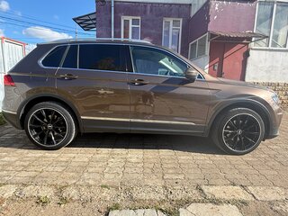 2017 Volkswagen Tiguan II, коричневый, 1790000 рублей, вид 3