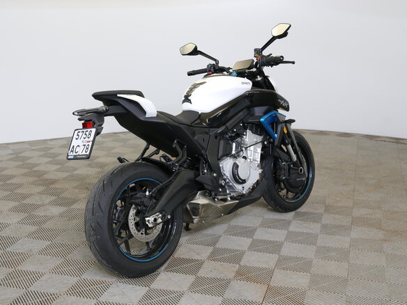 2026 CFMoto 675NK, белый - вид 4