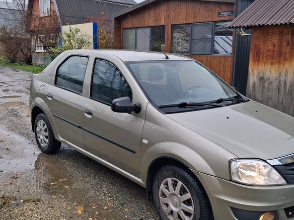 2012 Renault Logan I Рестайлинг, бежевый, 520000 рублей - вид 1